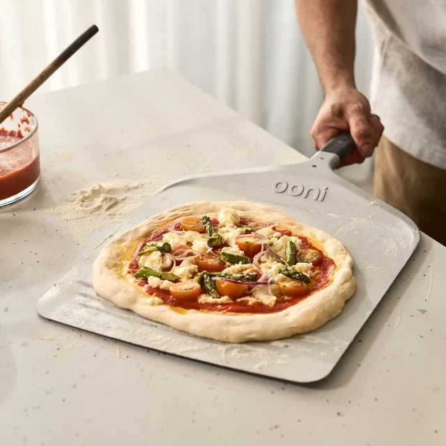 Ooni Compact Peel 12” - Kompakt pizzaspade med FlourCatch