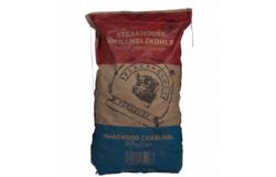 Black Ranch Quebracho grillkol. 15 kg säck med färgerna röd, grå och blå